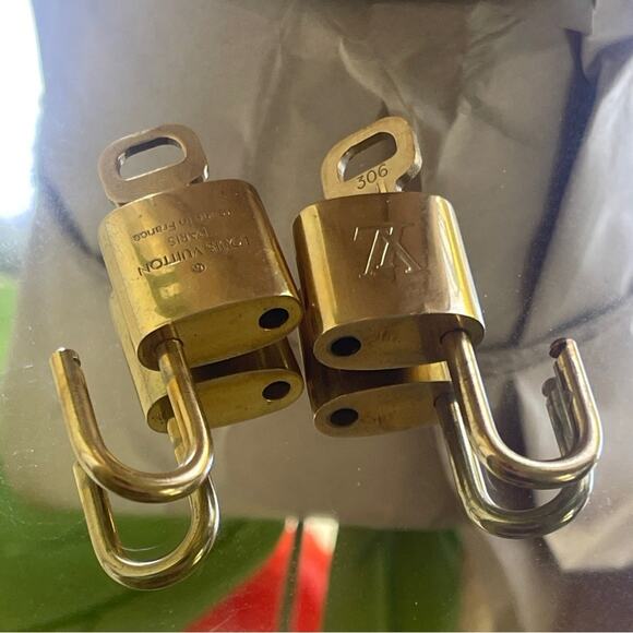 2 Authentic Louis Vuitton Brass Locks & Keys for speedy - Picture 3 of 5
